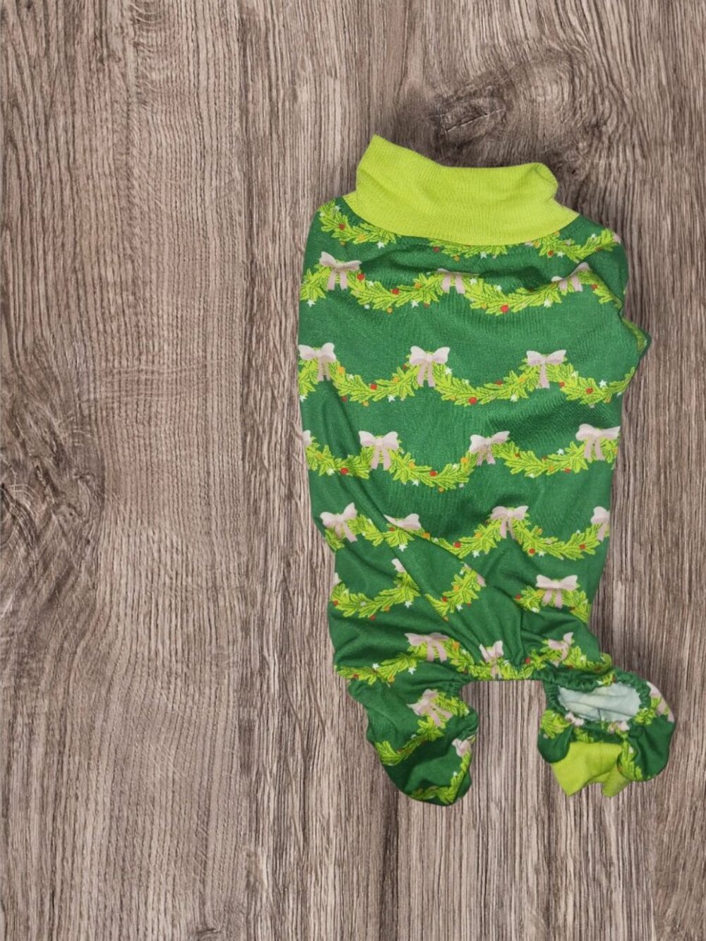NWT Christmas Pet Pajamas Green Wreath Print Dog Pajamas One Piece Small
